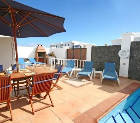 Rosa Villa Costa Teguise